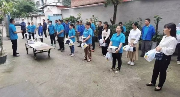 致敬勞動者，感悟勞動的意義|廣有五金&東莞合頁